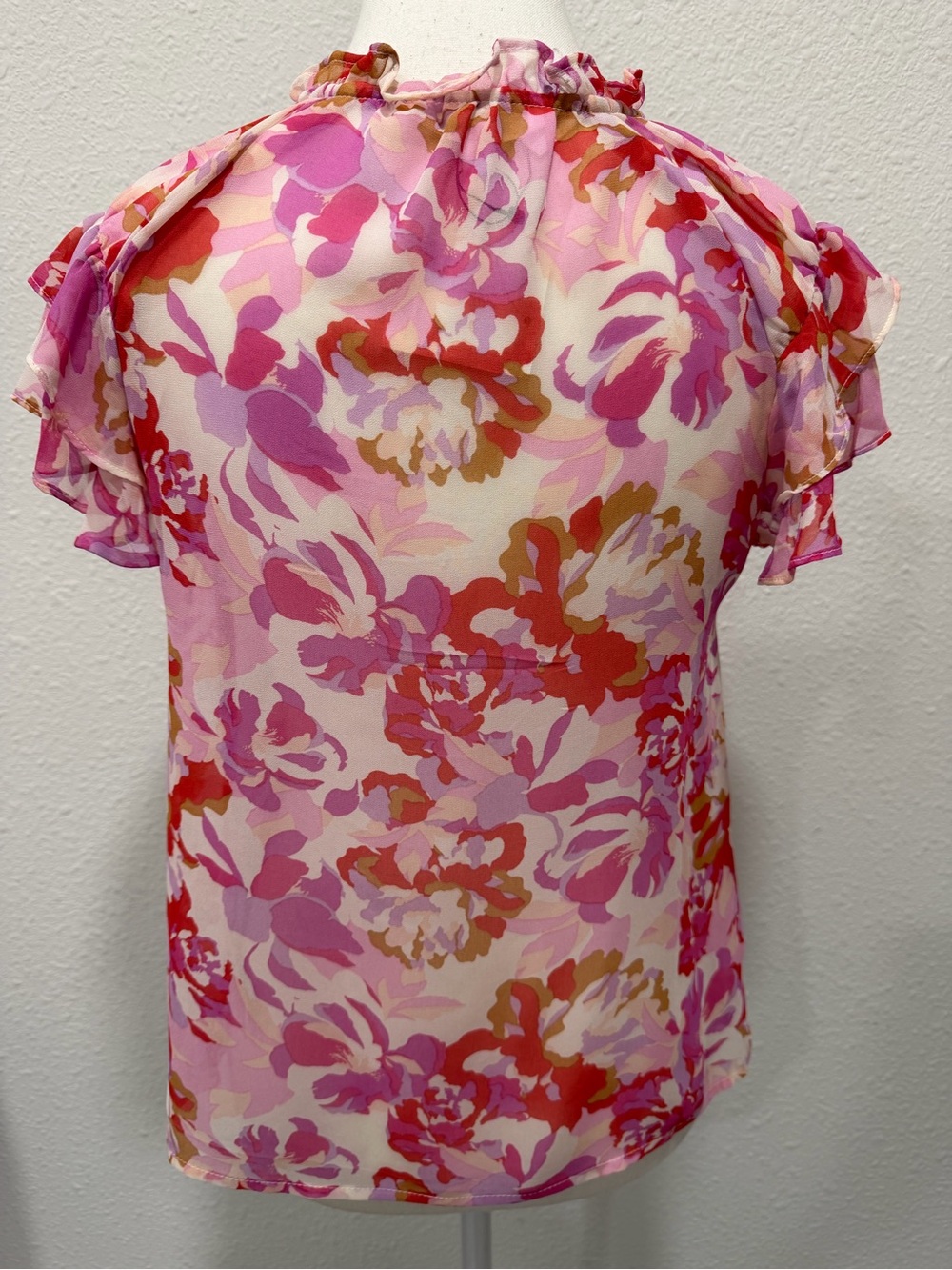 STEVE MADDEN Blurry Floral Ruffle Top NWT - Picture 3 of 7